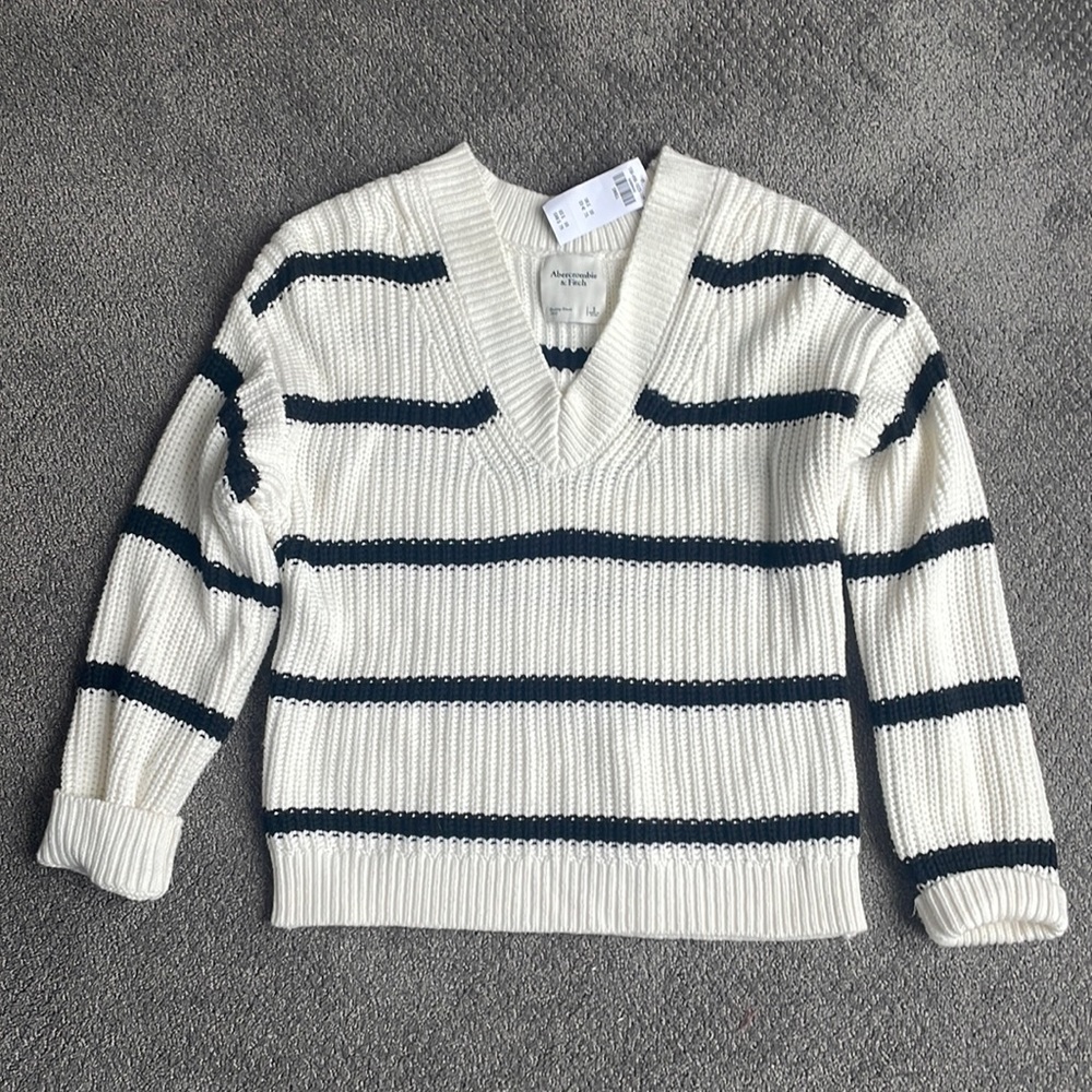 Abercrombie & Fitch Sweater